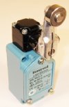 Show product details for LIMIT SWITCH, SINGLE POLE DOUBLE THROW, DOUBLE BREAK, HONEYWELL (SZL-WLC-A)
